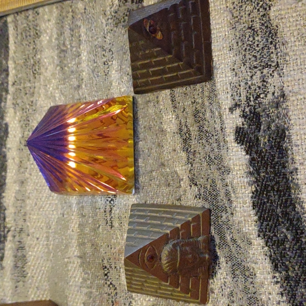 Set of pyramids